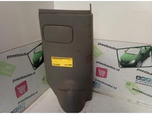 Begagnade Liststripe, vänster fram Opel Vivaro 2.5 CDTI 16V Pris € 20,00 Marginaltabell erbjuds av Autodemontagebedrijf R. Poeste B.V.