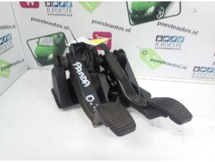 Gebruikte Koppelingspedaal Fiat Panda (169) 1.3 JTD 16V Multijet Prijs € 20,00 Margeregeling aangeboden door Autodemontagebedrijf R. Poeste B.V.