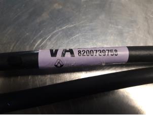 Gebruikte Schakelkabel Versnellingsbak Renault Scénic III (JZ) 1.6 16V Prijs € 75,00 Margeregeling aangeboden door Autodemontagebedrijf R. Poeste B.V.