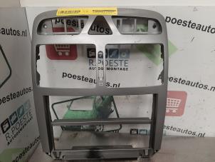 Gebruikte Dashboard deel Peugeot 307 SW (3H) 1.6 16V Prijs € 15,00 Margeregeling aangeboden door Autodemontagebedrijf R. Poeste B.V.