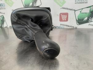 Używane Dzwignia zmiany biegów Renault Grand Scénic II (JM) 1.5 dCi 100 Cena € 20,00 Procedura marży oferowane przez Autodemontagebedrijf R. Poeste B.V.