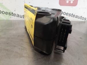 Begagnade Radioförstärkare Volkswagen Golf V (1K1) 2.0 FSI 16V Pris € 20,00 Marginaltabell erbjuds av Autodemontagebedrijf R. Poeste B.V.