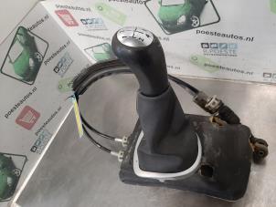 Begagnade Växelspak Renault Clio III (BR/CR) 1.5 dCi FAP Pris € 50,00 Marginaltabell erbjuds av Autodemontagebedrijf R. Poeste B.V.