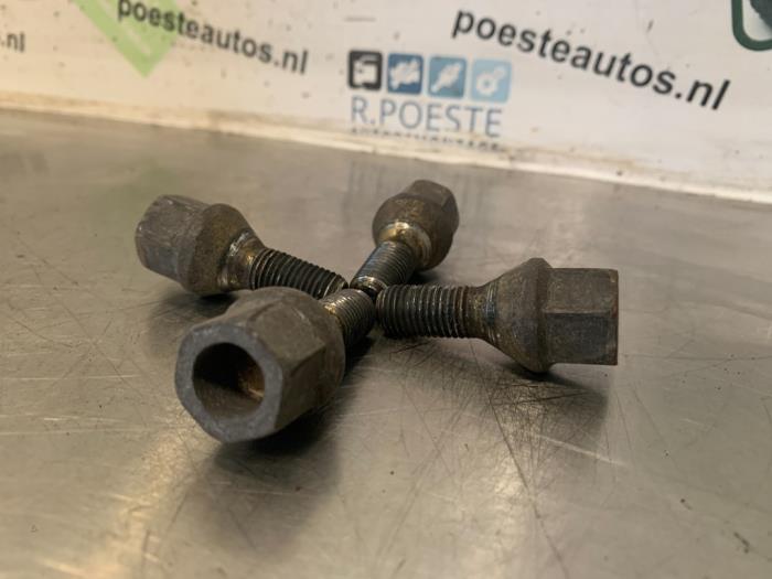 Wielbouten set van een Renault Twingo (C06) 1.2 2002