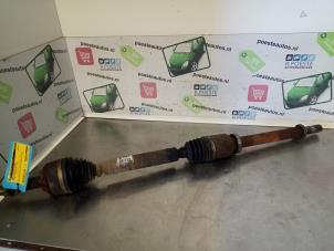 Begagnade Drivaxel, höger fram Renault Laguna II Grandtour (KG) 2.0 16V Pris € 40,00 Marginaltabell erbjuds av Autodemontagebedrijf R. Poeste B.V.