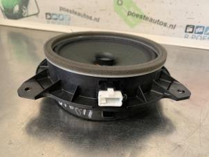 Begagnade Högtalare Toyota Yaris II (P9) 1.33 16V Dual VVT-I Pris € 15,00 Marginaltabell erbjuds av Autodemontagebedrijf R. Poeste B.V.