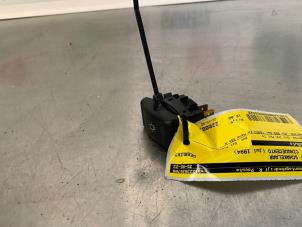 Gebruikte Licht Schakelaar Fiat Cinquecento 0.9 i.e. S Prijs € 12,00 Margeregeling aangeboden door Autodemontagebedrijf R. Poeste B.V.