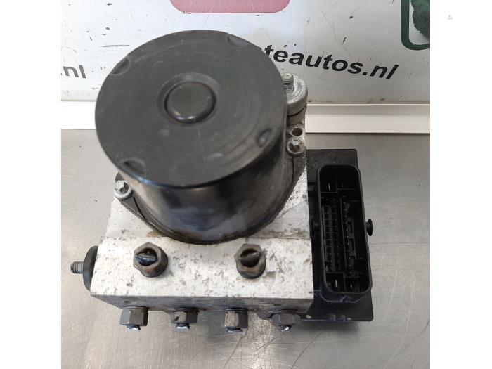 ABS pump from a Volkswagen Polo V (6R) 1.2 TDI 12V BlueMotion 2010