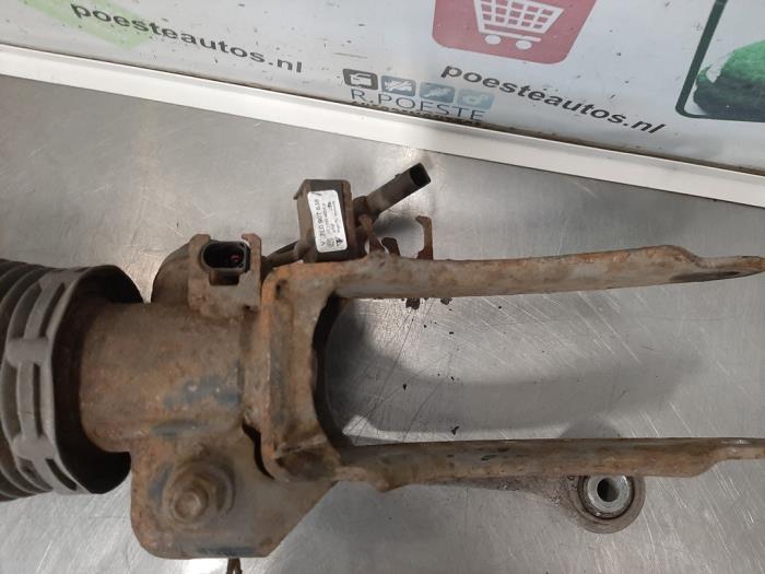 Stötdämparstång, vänster fram från en Porsche Cayenne (9PA) 4.5 S V8 32V 2004