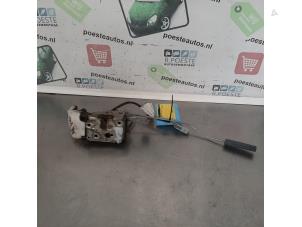 Begagnade Dörrmekanism, 4-dörrars, höger bak Fiat Ducato (243/244/245) 2.0 JTD Pris € 40,00 Marginaltabell erbjuds av Autodemontagebedrijf R. Poeste B.V.