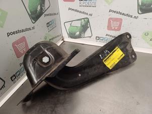 Begagnade Bakre undre gaffelben, vänster Audi A3 Sportback (8VA/8VF) 1.4 TFSI ACT Ultra 16V Pris € 40,00 Marginaltabell erbjuds av Autodemontagebedrijf R. Poeste B.V.