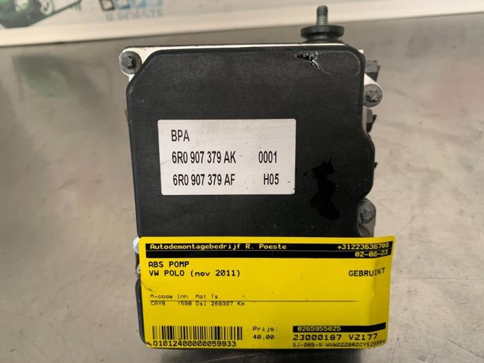 ABS Pumpe van een Volkswagen Polo V (6R) 1.6 TDI 16V 90 2011