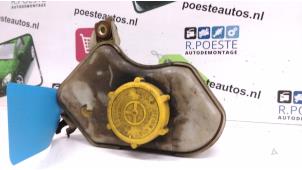 Gebruikte Servo Oliereservoir Ford Ka I 1.6i SportKa Prijs € 20,00 Margeregeling aangeboden door Autodemontagebedrijf R. Poeste B.V.