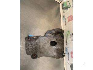 Używane Oslona termiczna ukladu wydechowego Chevrolet Cruze (300) 1.8 16V VVT Cena € 20,00 Procedura marży oferowane przez Autodemontagebedrijf R. Poeste B.V.