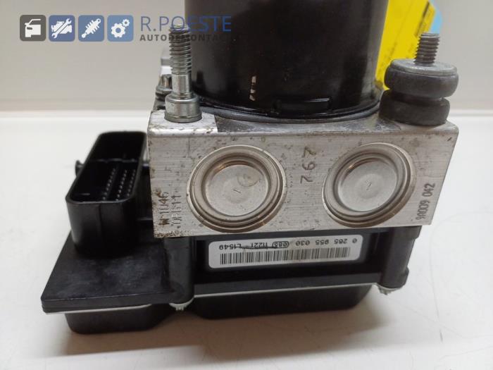 ABS Pumpe van een Volkswagen Polo V (6R) 1.2 12V BlueMotion Technology 2012
