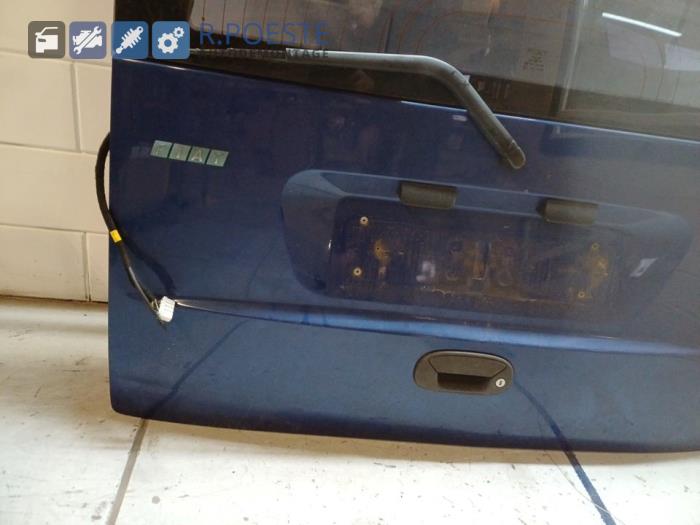 Baklucka från en Fiat Doblo (223A/119) 1.6 16V 2003