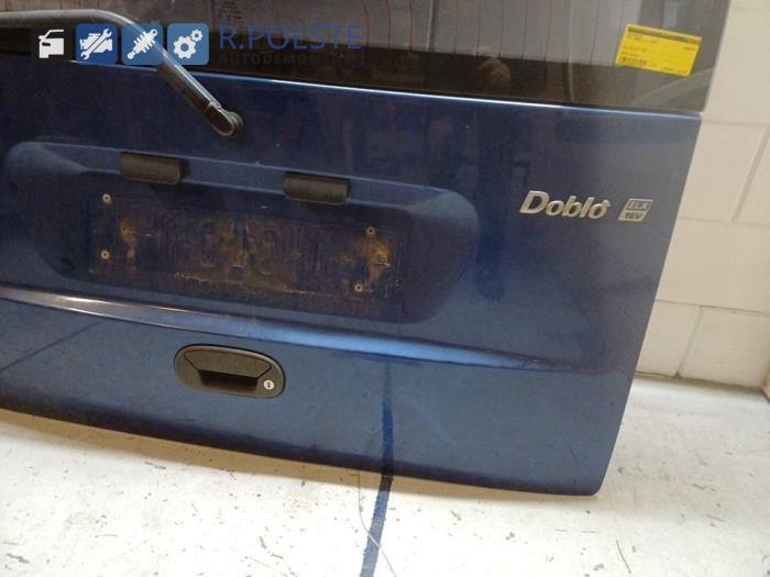 Baklucka från en Fiat Doblo (223A/119) 1.6 16V 2003