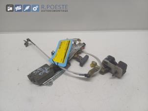 Gebruikte Schuifdeur Slotmechaniek rechts Opel Movano (4A1; 4A2; 4B2; 4B3; 4C2; 4C3) 2.5 D Prijs € 40,00 Margeregeling aangeboden door Autodemontagebedrijf R. Poeste B.V.