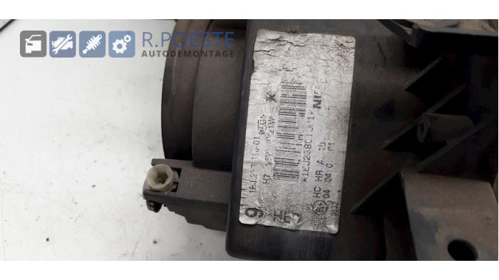 Strålkastare, vänster från en Nissan Primera Wagon (W12) 1.8 16V 2005