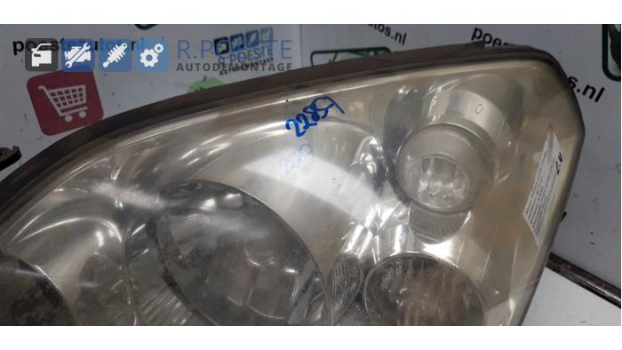 Strålkastare, vänster från en Nissan Primera Wagon (W12) 1.8 16V 2005