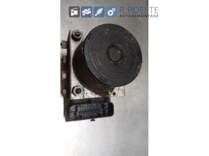 ABS Pumpe van een Volkswagen Polo IV (9N1/2/3) 1.4 16V 2007