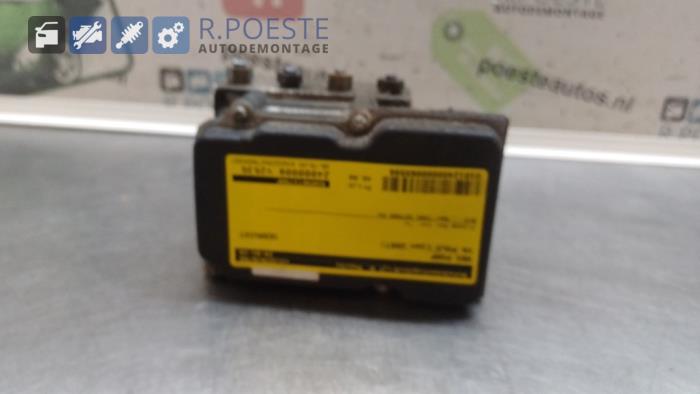 ABS Pumpe van een Volkswagen Polo IV (9N1/2/3) 1.4 16V 2007