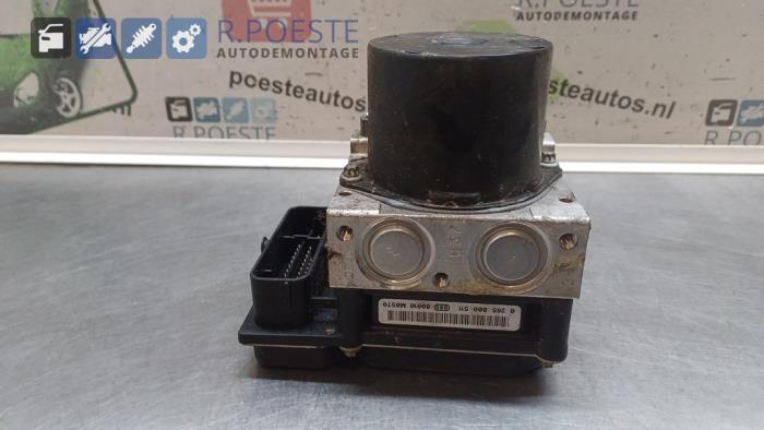ABS Pumpe van een Volkswagen Polo IV (9N1/2/3) 1.4 16V 2007