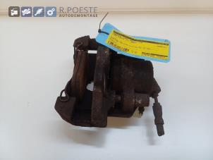 Gebruikte Remklauw (Tang) rechts-voor Ford Fiesta 5 (JD/JH) 1.3 Prijs € 25,00 Margeregeling aangeboden door Autodemontagebedrijf R. Poeste B.V.