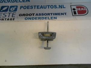 Begagnade Dörrstopp, 4-dörrars, höger bak Audi A2 (8Z0) 1.4 16V Pris € 20,00 Marginaltabell erbjuds av Autodemontagebedrijf R. Poeste B.V.