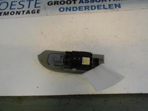 Begagnade Flerfunktionsbrytare, fönster Audi A2 (8Z0) 1.4 16V Pris € 30,00 Marginaltabell erbjuds av Autodemontagebedrijf R. Poeste B.V.