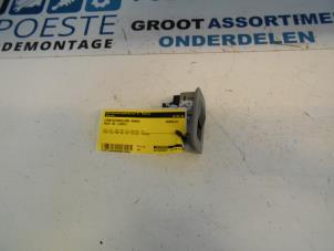 Begagnade Flerfunktionsbrytare, fönster Audi A2 (8Z0) 1.4 16V Pris € 20,00 Marginaltabell erbjuds av Autodemontagebedrijf R. Poeste B.V.