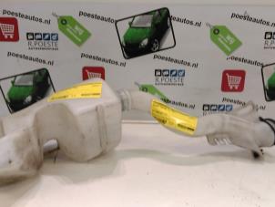 Begagnade Spolartank, vindruta Peugeot Partner Combispace 2.0 HDi Pris € 30,00 Marginaltabell erbjuds av Autodemontagebedrijf R. Poeste B.V.