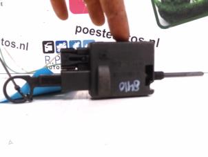 Begagnade Tanklåsmotor Renault Megane II Grandtour (KM) 1.5 dCi 100 Pris € 20,00 Marginaltabell erbjuds av Autodemontagebedrijf R. Poeste B.V.