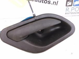 Begagnade Dörrhandtag, 2-dörrars, höger BMW 3 serie Compact (E46/5) 316ti 16V Pris € 20,00 Marginaltabell erbjuds av Autodemontagebedrijf R. Poeste B.V.