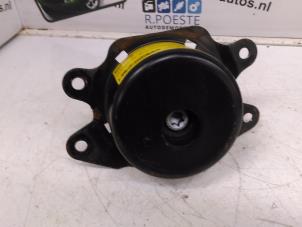 Gebruikte Motorsteun Opel Tigra Twin Top 1.8 16V Prijs € 30,00 Margeregeling aangeboden door Autodemontagebedrijf R. Poeste B.V.