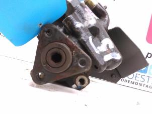 Używane Pompa wspomagania kierownicy Alfa Romeo 156 (932) 1.8 Twin Spark 16V Cena € 40,00 Procedura marży oferowane przez Autodemontagebedrijf R. Poeste B.V.