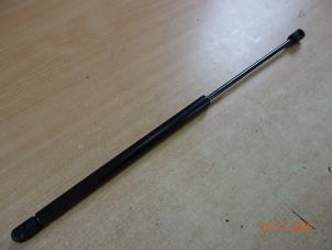 Gebruikte Kofferdekseldemper rechts-achter Mini Mini Cooper S (R53) 1.6 16V Prijs € 17,85 Inclusief btw aangeboden door Miniparts24 - Miniteile24 GbR