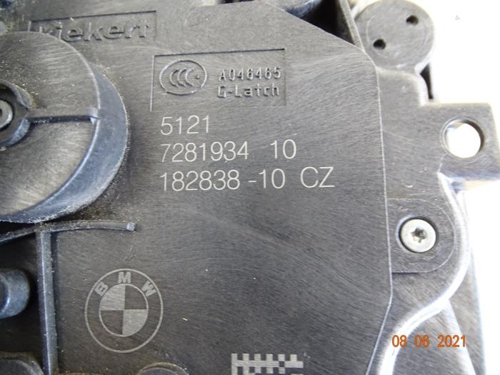 Dörrlåsmekanism, 2-dörrars, höger från en Mini Cooper S 2015