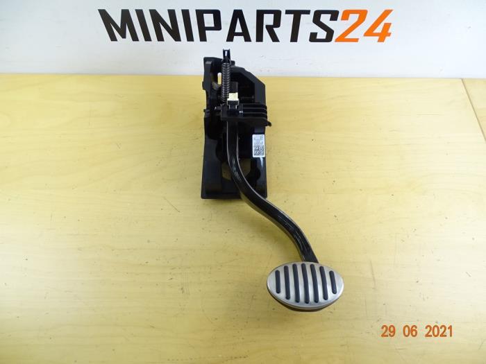 Bromspedal från en Mini Cooper S 2015