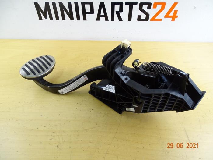 Bromspedal från en Mini Cooper S 2015