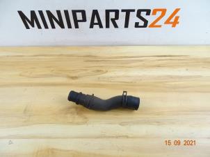 Gebruikte Koelwaterslang Mini Mini (R56) 1.6 16V John Cooper Works Prijs € 29,75 Inclusief btw aangeboden door Miniparts24 - Miniteile24 GbR