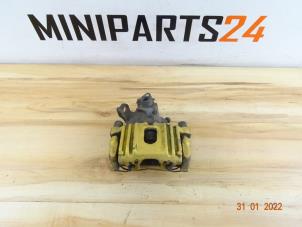 Gebruikte Remzadel rechts-achter Mini Mini Cooper S (R53) 1.6 16V Prijs € 35,70 Inclusief btw aangeboden door Miniparts24 - Miniteile24 GbR