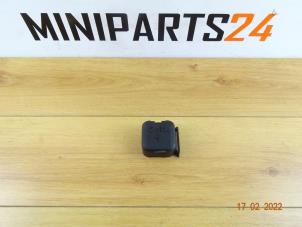 Gebruikte Stroomverdeler Mini Mini Cooper S (R53) 1.6 16V Prijs € 17,85 Inclusief btw aangeboden door Miniparts24 - Miniteile24 GbR