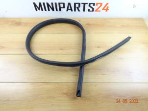 Gebruikte Deurrubber 2Deurs rechts Mini Cooper S Prijs € 53,55 Inclusief btw aangeboden door Miniparts24 - Miniteile24 GbR