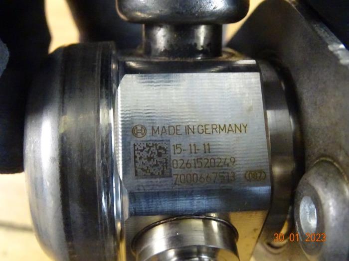 Högtryckspump från en MINI Mini (F55) 1.2 12V One First 2015