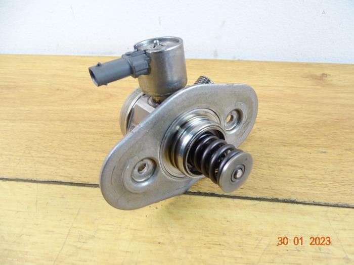 Högtryckspump från en MINI Mini (F55) 1.2 12V One First 2015