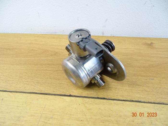 Högtryckspump från en MINI Mini (F55) 1.2 12V One First 2015