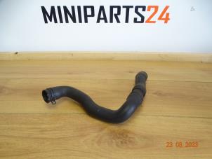 Gebruikte Radiateurslang Mini Mini (R56) 1.6 16V Cooper Prijs € 17,85 Inclusief btw aangeboden door Miniparts24 - Miniteile24 GbR