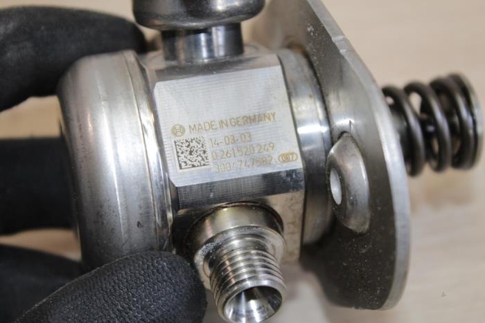 Högtryckspump från en MINI Mini (F56) 2.0 16V Cooper S 2014