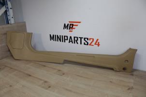 Gebruikte Voorinstap rechts Mini Mini Open (R57) 1.6 16V Cooper S Prijs € 47,60 Inclusief btw aangeboden door Miniparts24 - Miniteile24 GbR